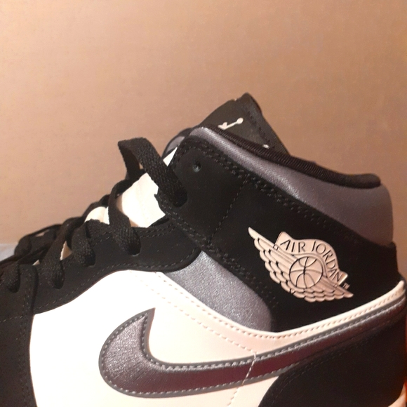 Jordan Other - Sold jordan 1 mid